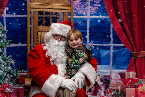 Christmas Parade Favs 2025-178
