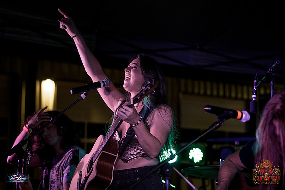 091626_HerVoiceII_CC_ZL-290