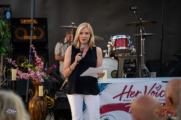 091626_HerVoiceII_CC_ZL-48