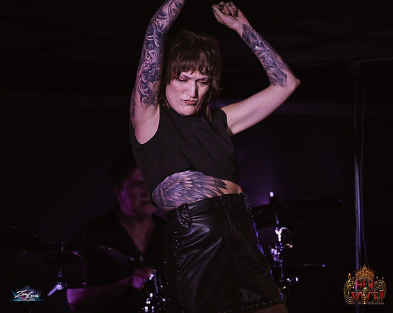 091626_HerVoiceII_CC_ZL-256