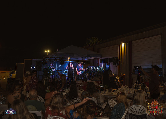 091626_HerVoiceII_CC_ZL-220