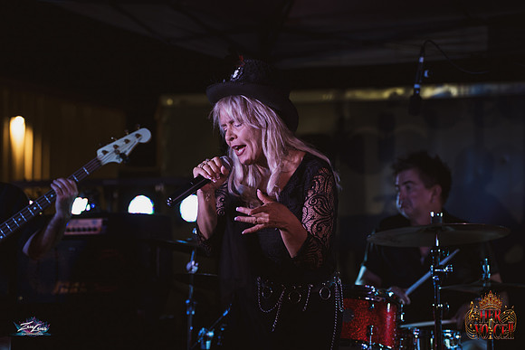 091626_HerVoiceII_CC_ZL-205