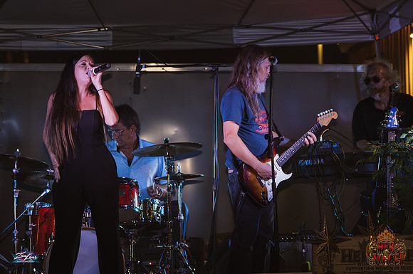 091626_HerVoiceII_CC_ZL-221