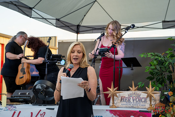 091626_HerVoiceII_CC_ZL-64