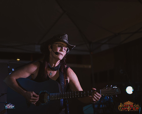 091626_HerVoiceII_CC_ZL-137